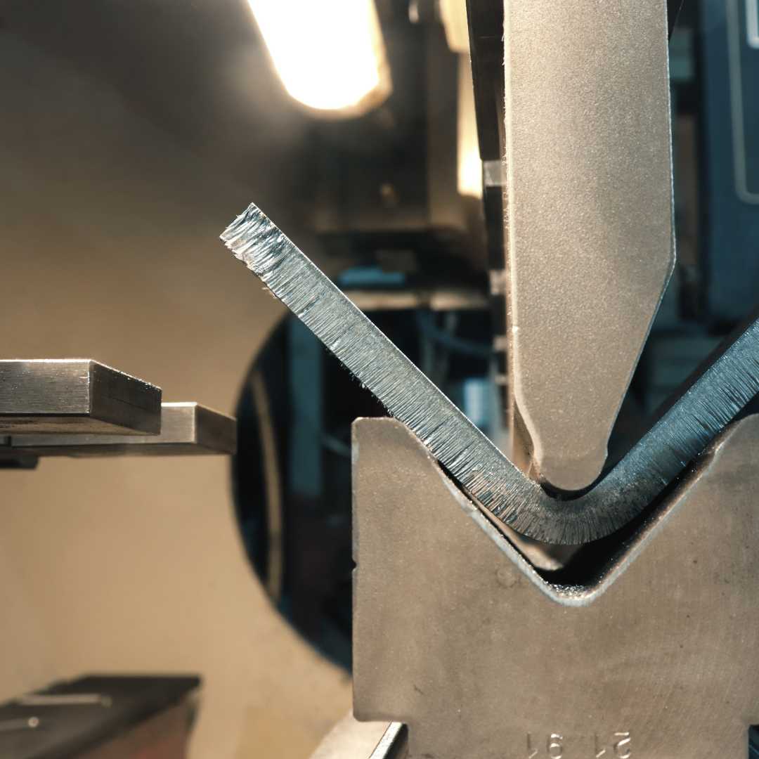 Gięcie CNC blach — Marketstal